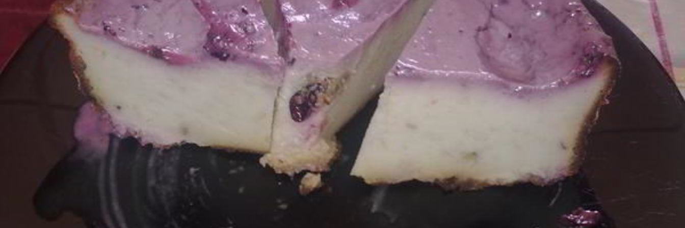 Сметанная запеканка-суфле с черничным соусом