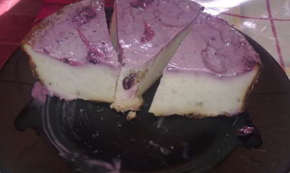 Рецепт сметанная запеканка-суфле с черничным соусом