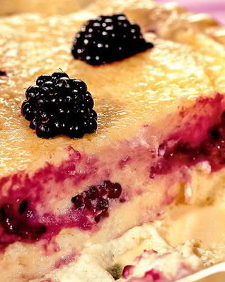 Творожная запеканка с ежевикой