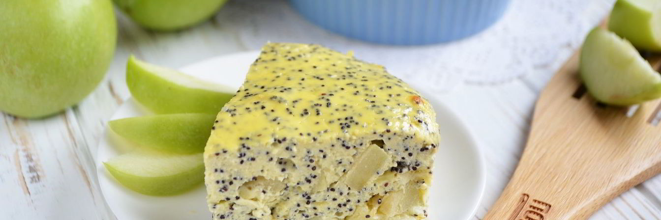 Творожная запеканка с яблоком и маком
