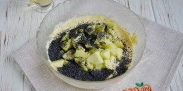 творожная запеканка с яблоком и маком