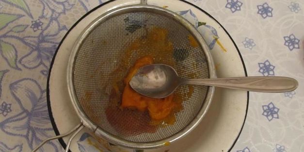 творожная запеканка с ягодами под абрикосовым соусом