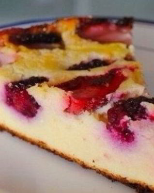 Творожная запеканка с ягодами в духовке