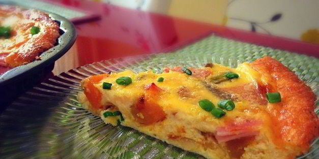 тыквенная запеканка со спаржей, с сырной корочкой и колбаской из индейки