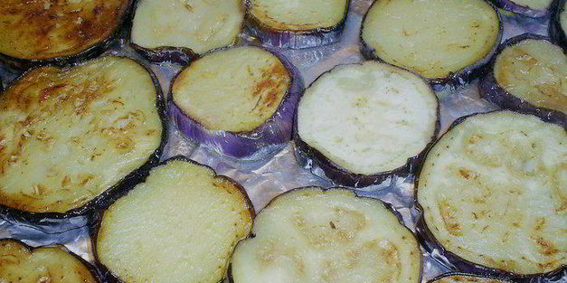 запеканка из баклажанов с мясом и овощами под сырным соусом