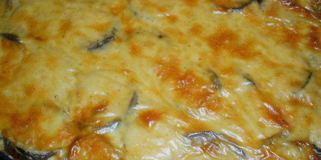 запеканка из баклажанов с мясом и овощами под сырным соусом