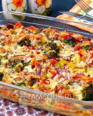 Запеканка из брокколи с морковью и грудинкой