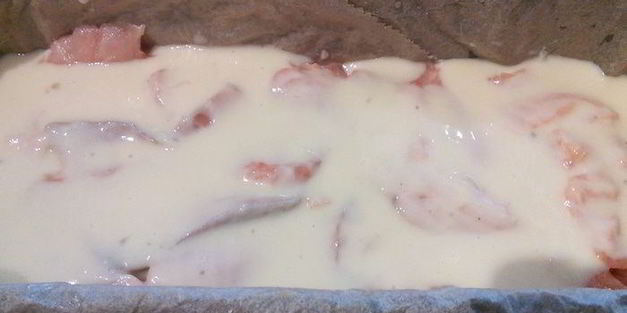 запеканка из лосося с кабачком и пореем