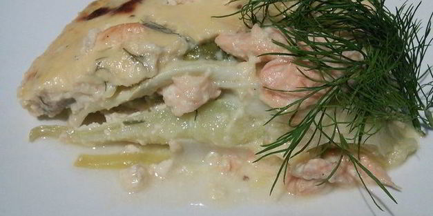 запеканка из лосося с кабачком и пореем