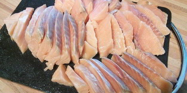 запеканка из лосося с кабачком и пореем