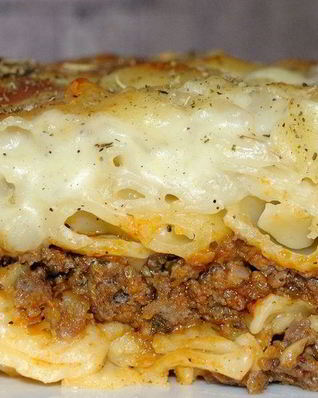 Запеканка из макарон под соусом бешамель