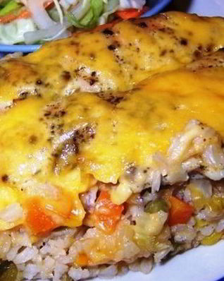 Запеканка из риса с курицей, овощами и грибами