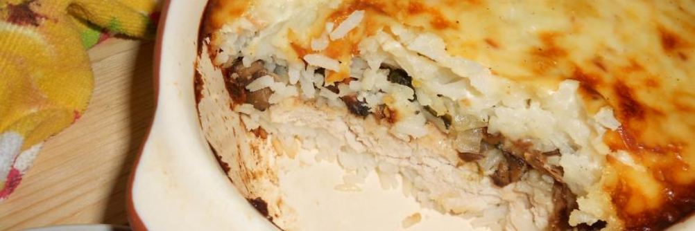 Запеканка рисовая с курицей и грибами