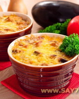 Запеканка с баклажанами и фаршем с соусом Бешамель