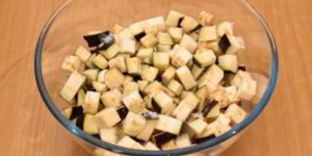 запеканка с баклажанами и фаршем с соусом бешамель