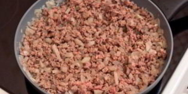 запеканка с баклажанами и фаршем с соусом бешамель