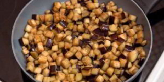 запеканка с баклажанами и фаршем с соусом бешамель