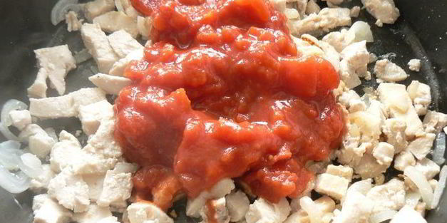 запеканка с фетучини, кабачками и курицей