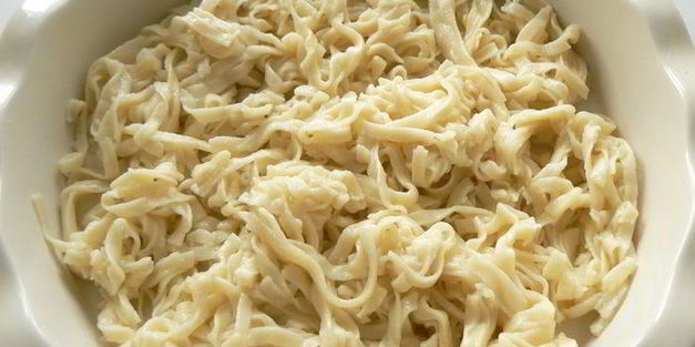 запеканка с фетучини, кабачками и курицей