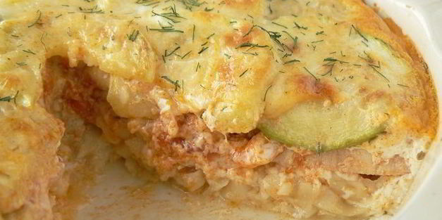 запеканка с фетучини, кабачками и курицей