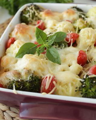 Запеканка с тефтелями, брокколи и цветной капустой