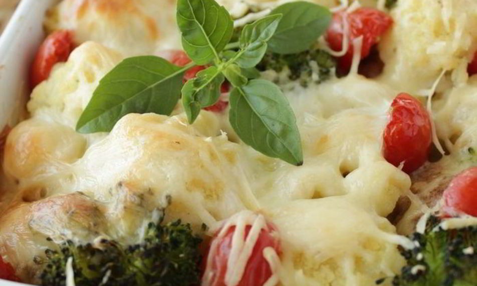 Рецепт запеканка с тефтелями, брокколи и цветной капустой