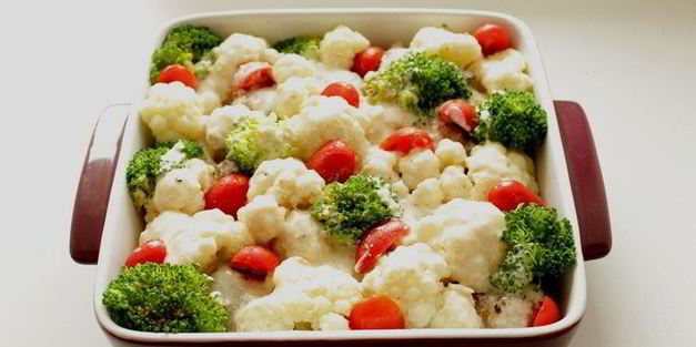 запеканка с тефтелями, брокколи и цветной капустой