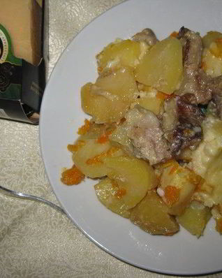Запеканка со свининой, овощами и сыром Джюгас