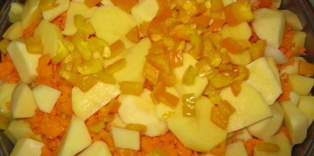 запеканка со свининой, овощами и сыром джюгас