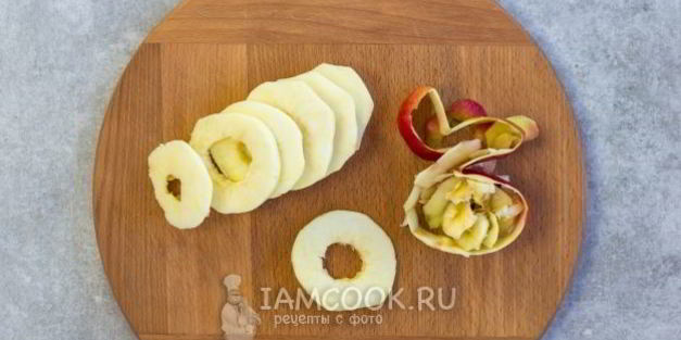 жареные яблоки в тесте