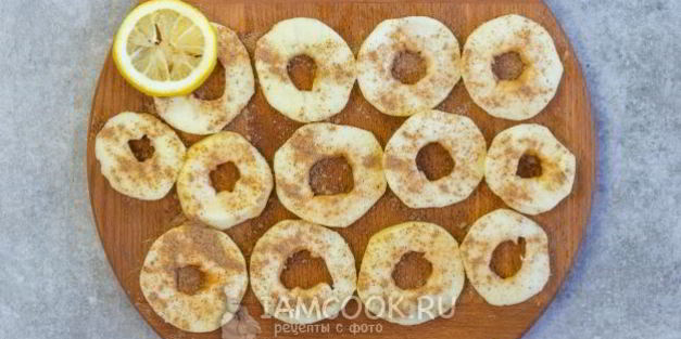 жареные яблоки в тесте