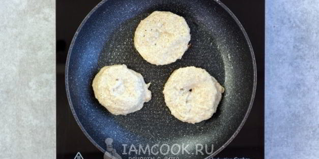 жареные яблоки в тесте