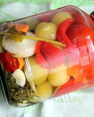 Ассорти из физалиса, помидоров и сладкого перца на зиму