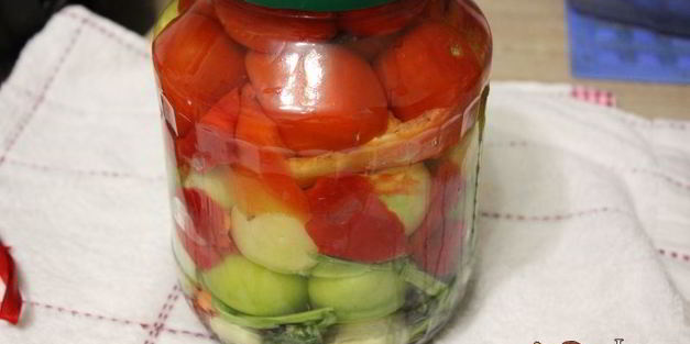 ассорти из физалиса, помидоров и сладкого перца на зиму