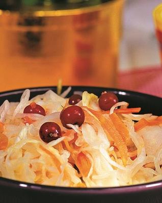 Квашеная капуста с клюквой