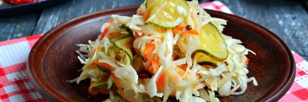 Капуста маринованная с огурцами