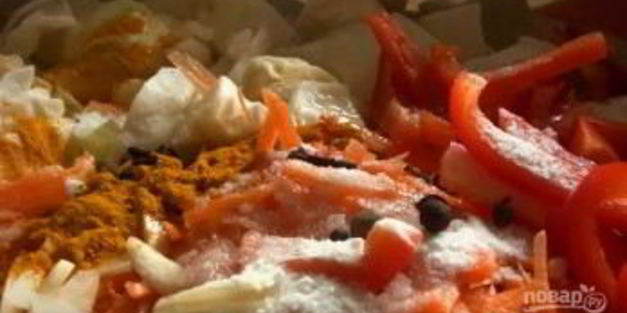 капуста, маринованная с перцем и куркумой
