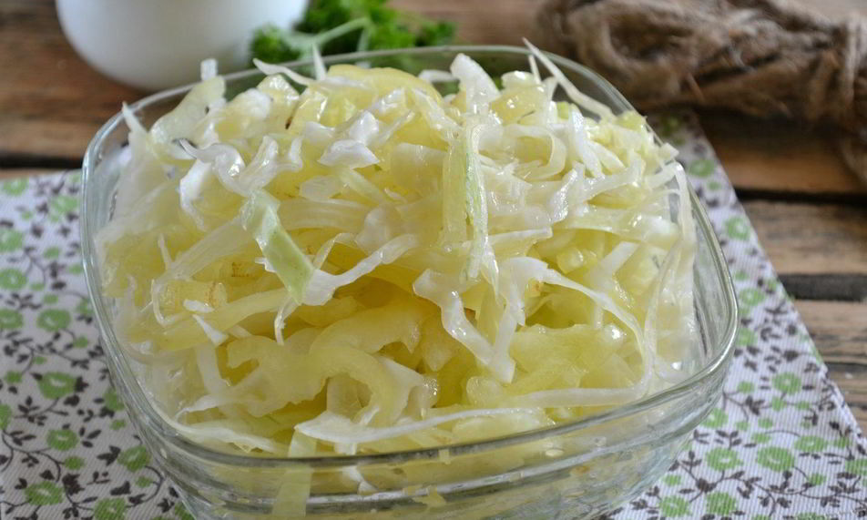 Рецепт капуста, маринованная с перцем и луком