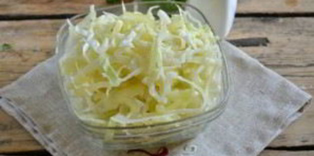 капуста, маринованная с перцем и луком