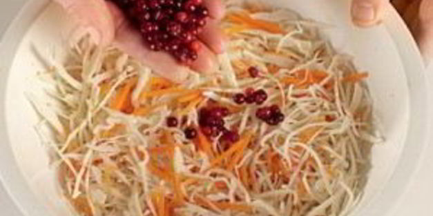 маринованная капуста с клюквой