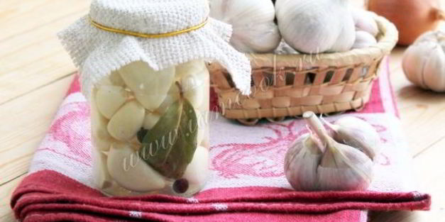 маринованный чеснок зубчиками