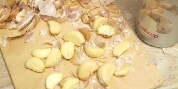 маринованный чеснок зубчиками