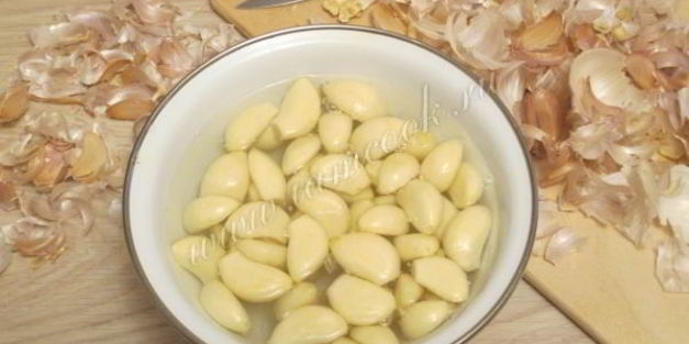 маринованный чеснок зубчиками