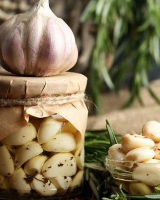 Маринованный чеснок