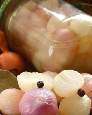 Маринованный лук в уксусе на зиму