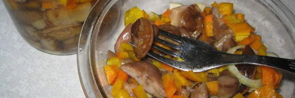 Маринованные грибы с овощами