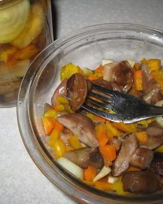 Маринованные грибы с овощами