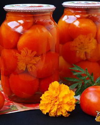 Помидоры маринованные с бархатцами