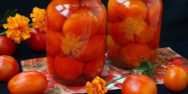 помидоры маринованные с бархатцами