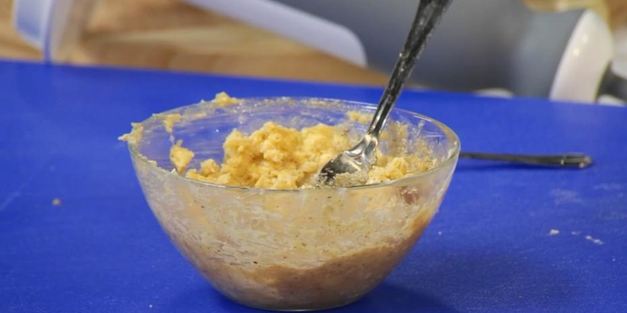 ассорти из сливочного масла, варенье и морс